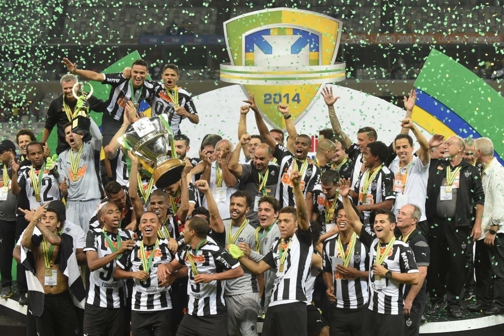 jogadores-do-atletico-mg-festejam-com-a-taca-de-campeao-da-copa-do-brasil