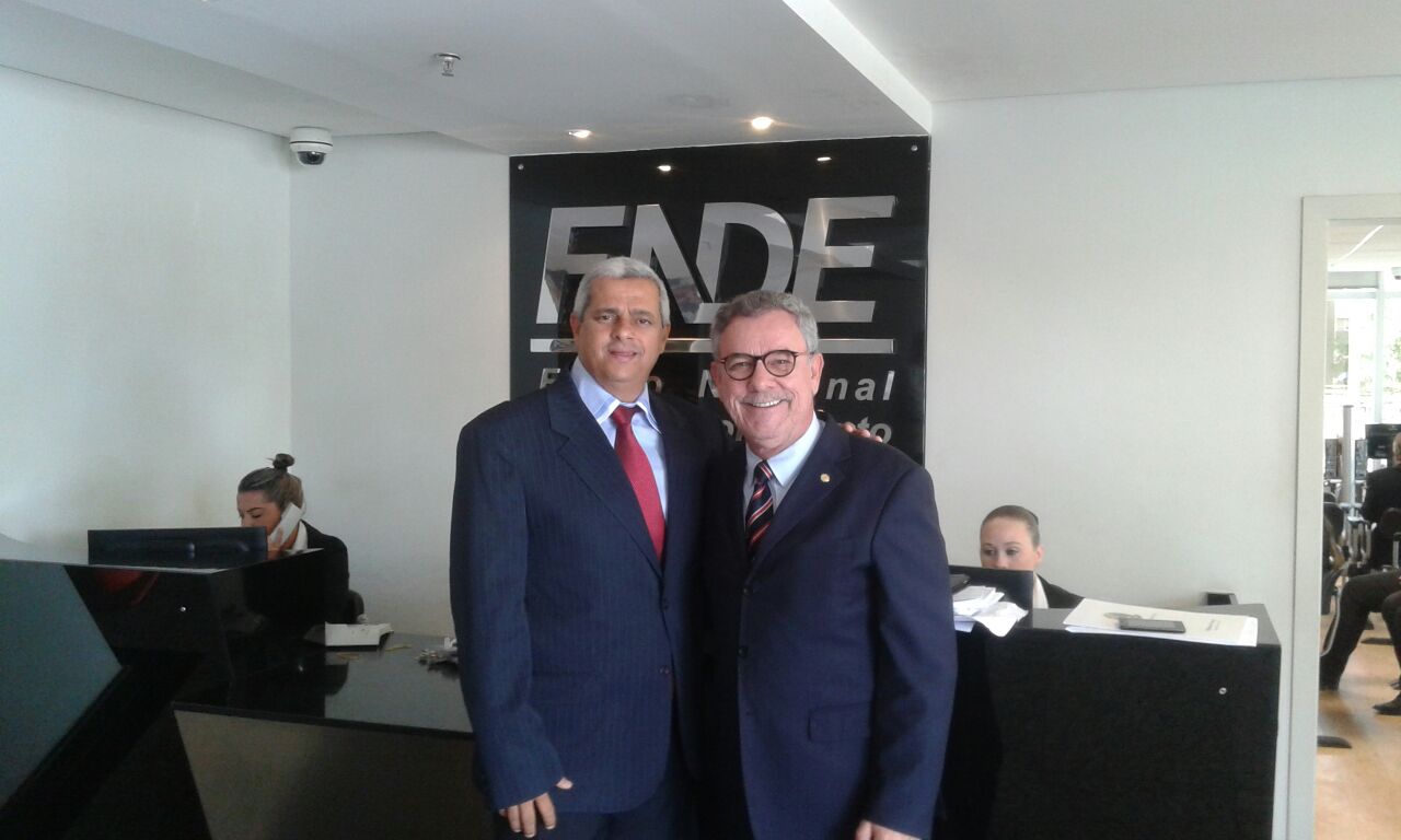 Prefeito Guto Ribeiro e o Deputado Federal Waldenor Pereira no FNDE. Foto: Portal da Transparência | Governo de Condeúba